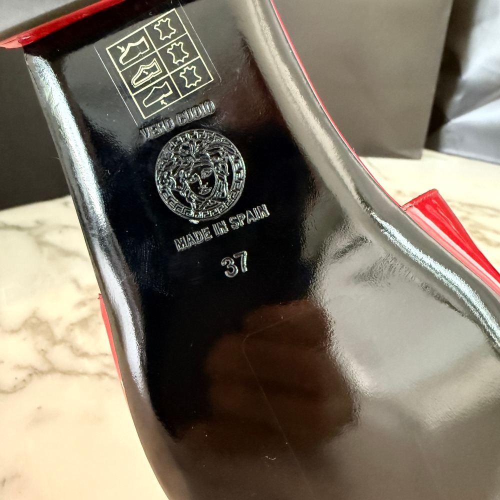 Versace Medusa Biggie Red Patent Leather Flat Slides Sandals Gold Hardware 37 - Picture 14 of 14